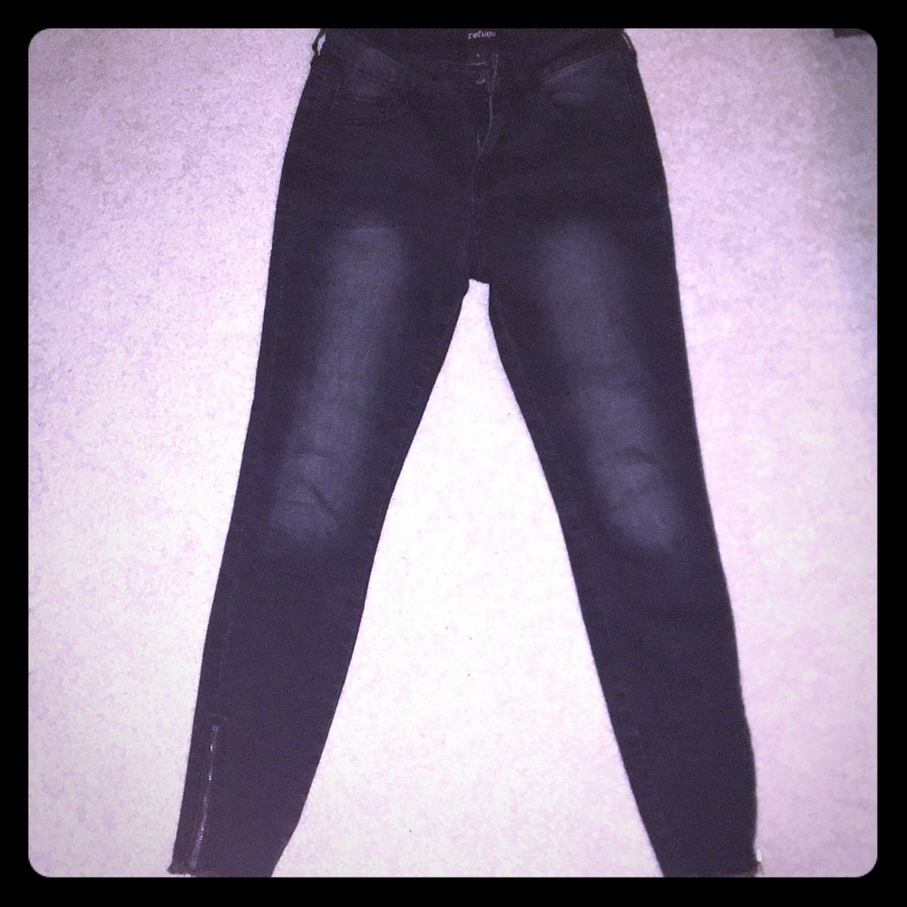 Black ankle zip jeans